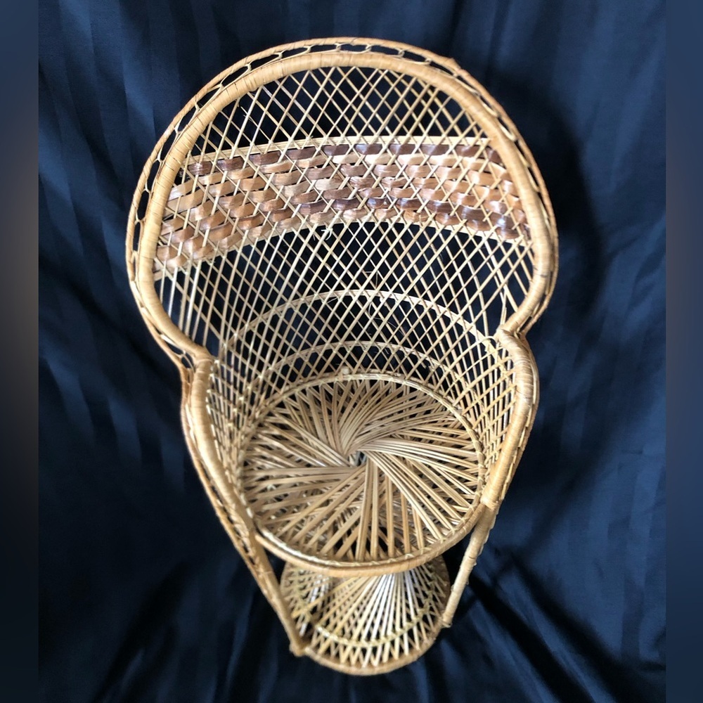Vtg Child’s Size Peacock Chair